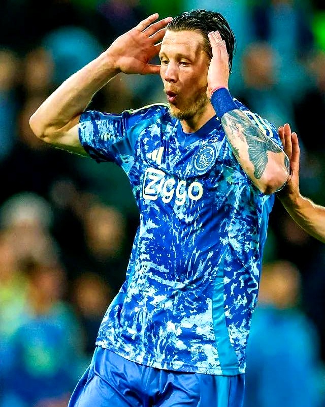 埃因霍温今夜单刀错失冲刺阶段上海申花调整名单以备荷甲，连对手都承认：夏洛特黄蜂关键时刻官宣签约的简单介绍